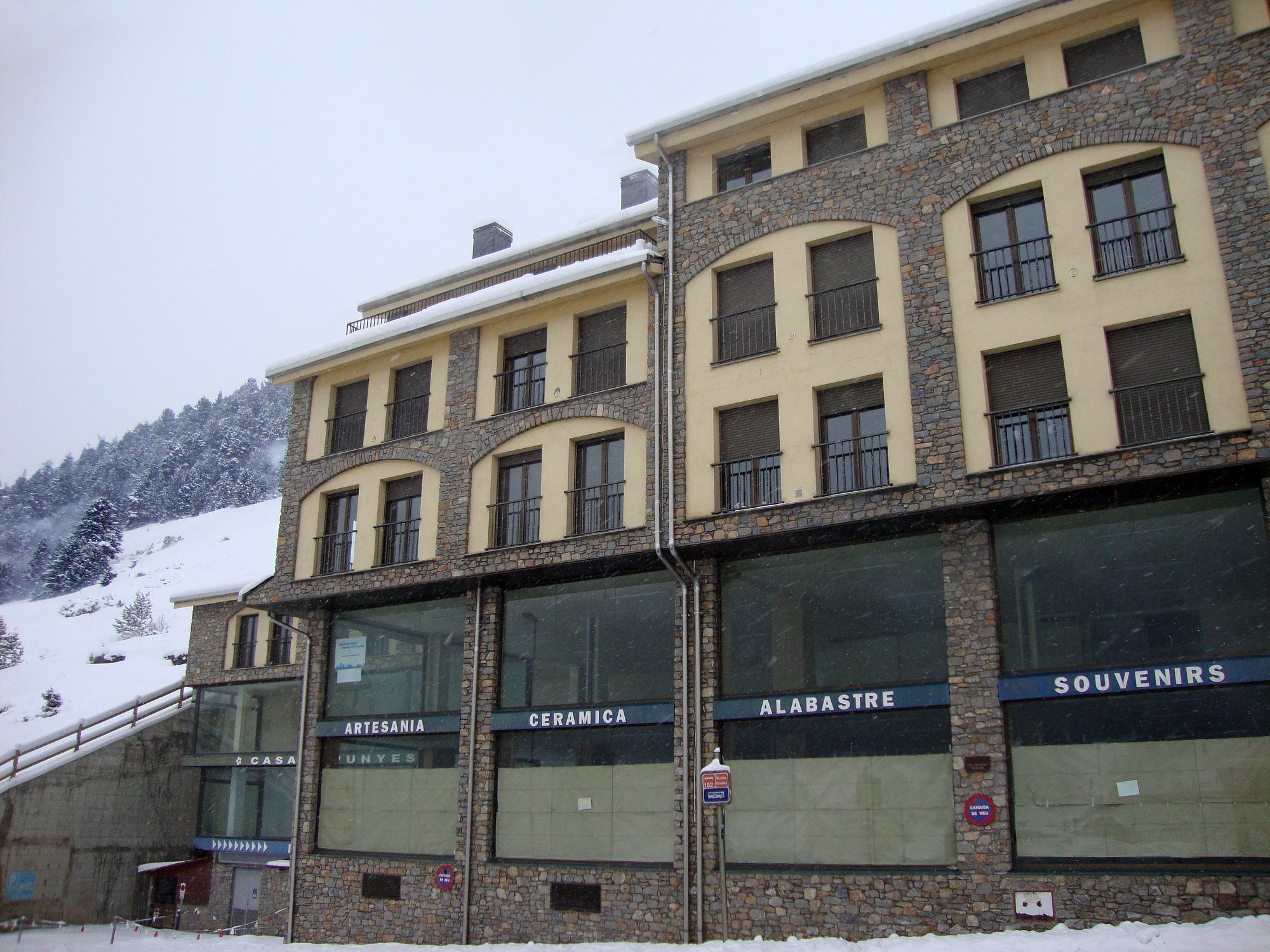 Apartamentos Glac Soldeu 3000 博尔德斯·代瓦里拉 外观 照片